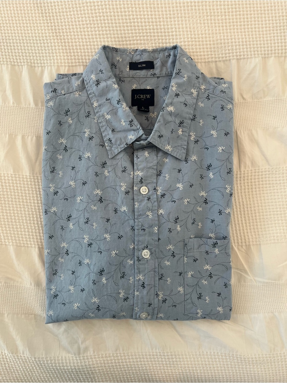 J. Crew Men’s Medium Light Blue Floral-Print Slim Short Sleeve Button-Down Shirt